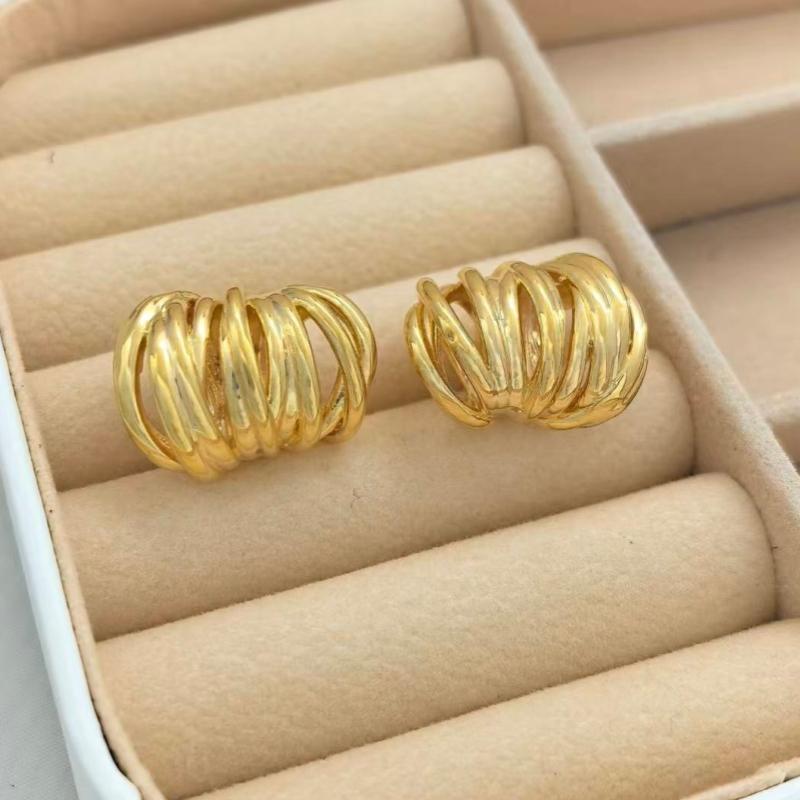 1 Pair of Elegant Women's High-End Glossy Earrings Made of Copper, Fashionable, Simple and Versatile Metal Earrings