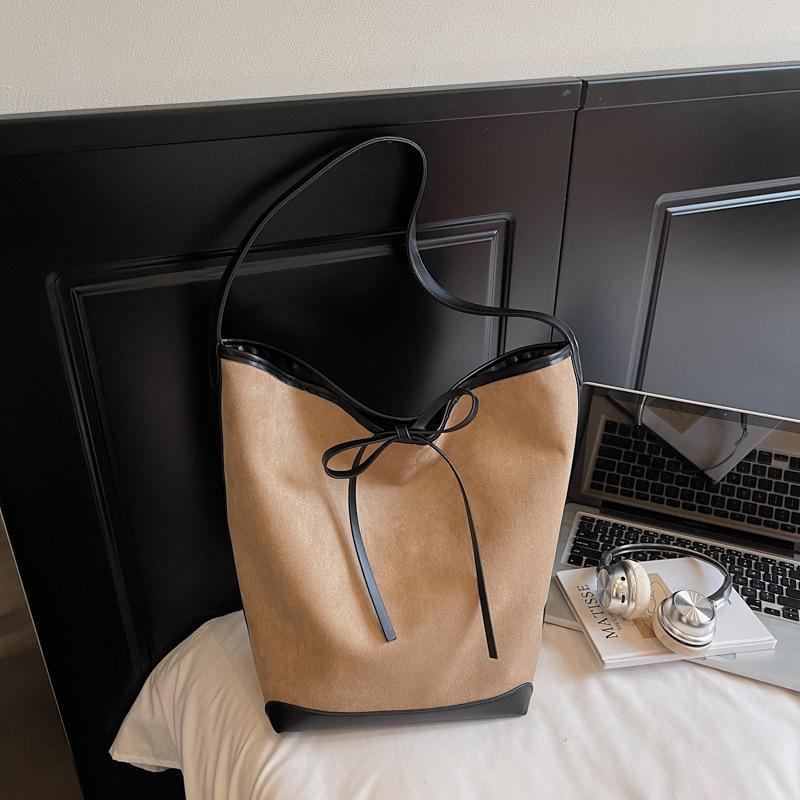 

Осень 2025, сумка-ведро в иностранном стиле, женская, высокая ценность, повседневный ленивый стиль, сумка через плечо, большая сумка, большая вместимость, сумка-тоут, женская хаки