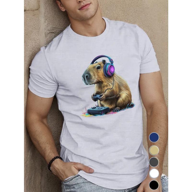 Europeisk Storlek Herr Capybara med Neongula Hörlurar Grafisk T-shirt - Avslappnad Kortärmad T-shirt, Andningsbar Polyester, Maskintvättbar - Perfekt för Sommaren