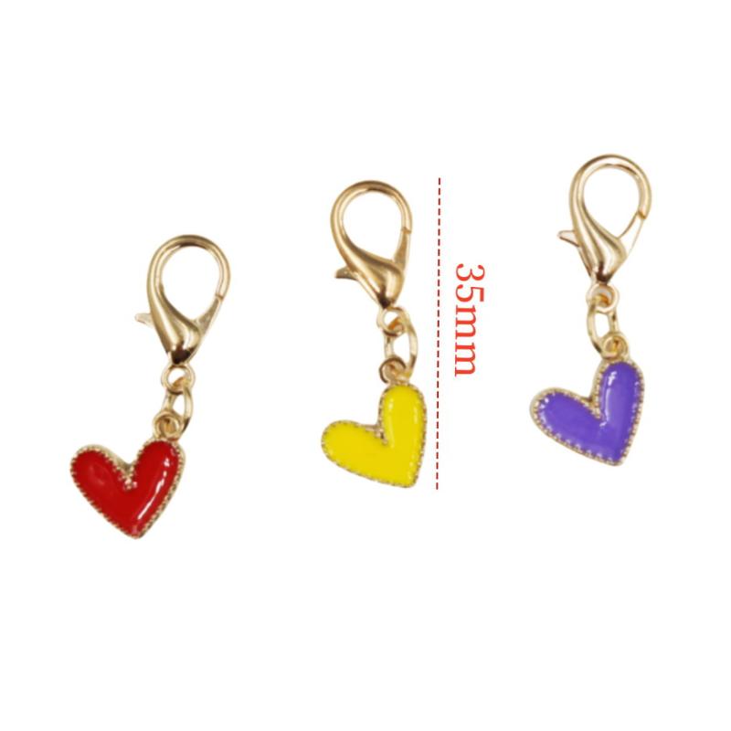 10 Stück Bunte Liebe Metall Schlüsselanhänger 10-teiliges Set Exquisiter Herzförmiger Anhänger Personalisierte Schlüsseldekoration Tasche Kleiner Anhänger