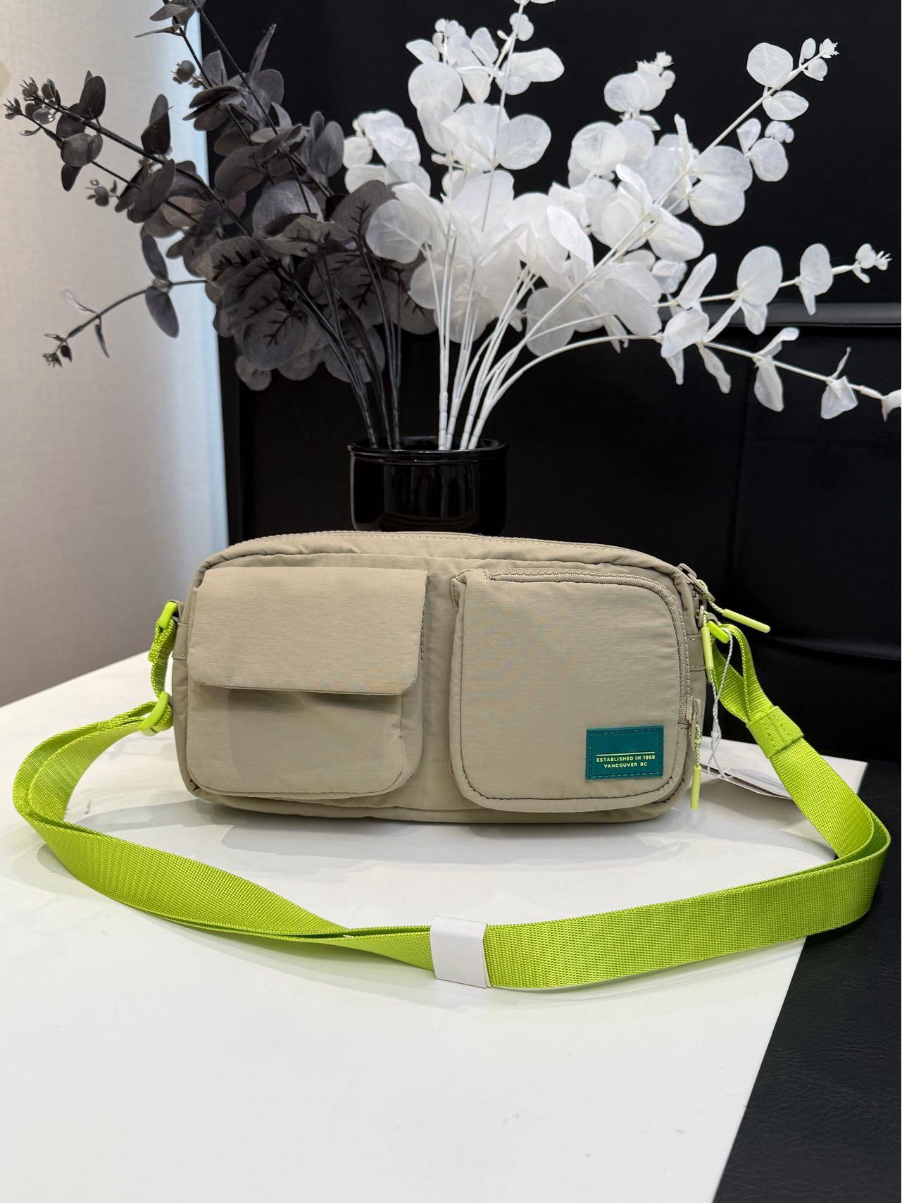 Lu s M-P Multi-Pocket Minimalist Camera Bag: Versatile, Water-Repellent Shoulder/Crossbody Design 25.5x4x13 cm