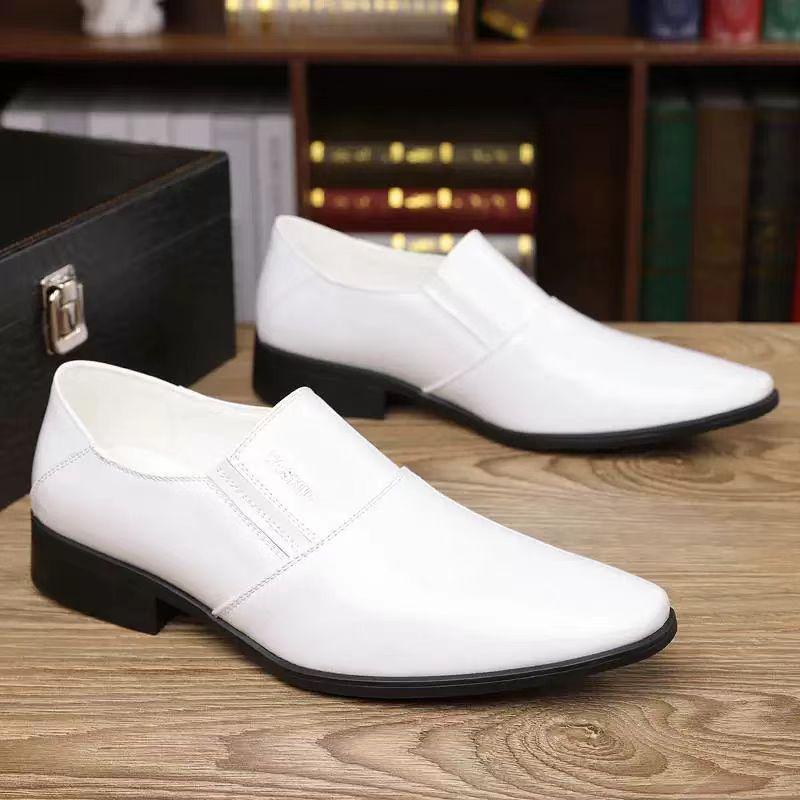 

Autumn New Men s British Style Slip-On Leather Shoes: Versatile, Handsome, Formal Wedding Shoes for Groom. 43 білий