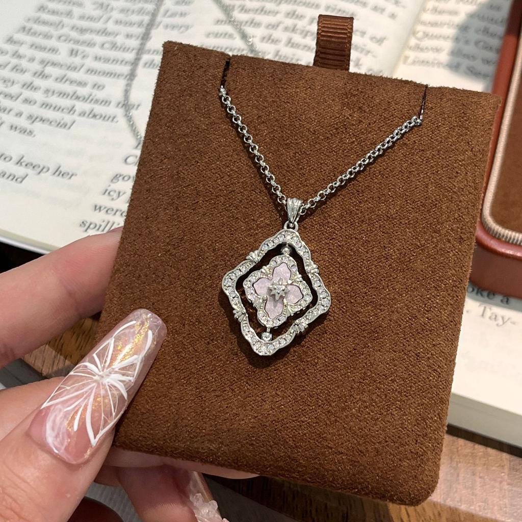 French Antique High-End Sense Versatile Rotating Double-Sided Four-Leaf Clover White Shell Necklace Light Luxury Design Neck Chain Collarbone Chain