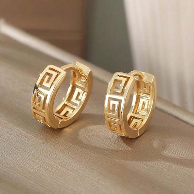 Goldfarbene, hallow-out kleine Creolen für Frauen, silberfarbenes Metall, spezielles, ausgeschnittenes geometrisches Muster, Frauen-Ohrringe, Schmuck