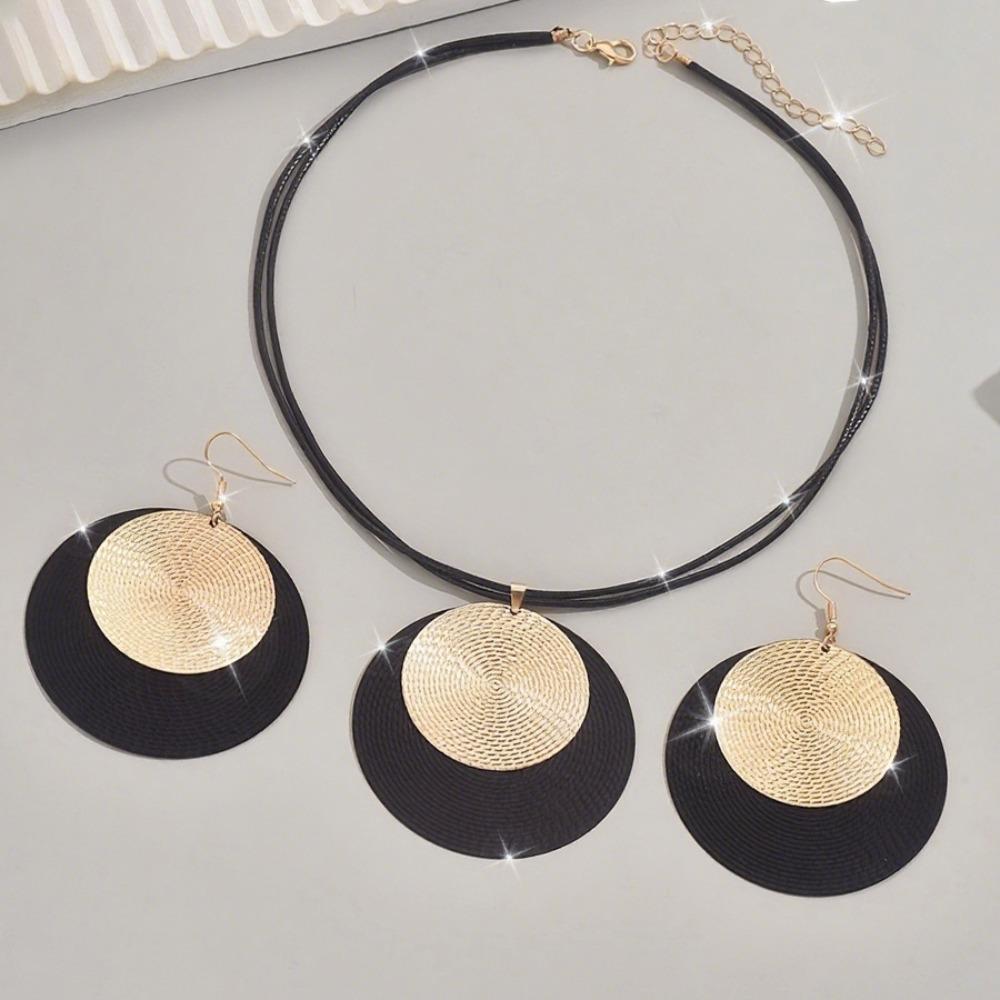 European and American Retro Disc Necklace Women's High Sense Light Luxury Pendant Neck Chain