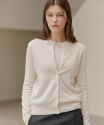 JE NE SAIS QUOI [100% Cashmere] Signature Crew Neck Cashmere Cardigan_ Ivory