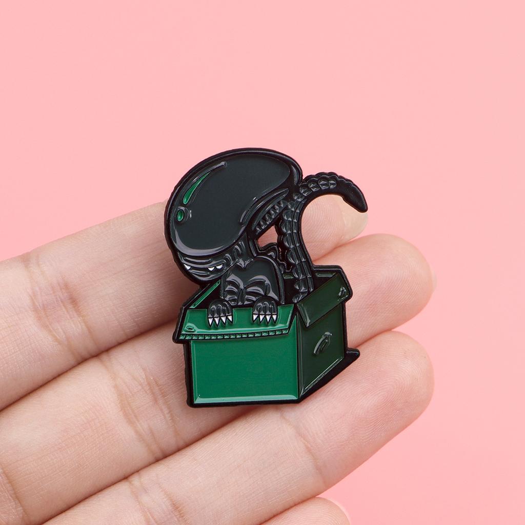 Alien Brooches for Women Cool Enamel Pins Badges Lapel Pins for Backpack Fashion Jewelry Clothing Accessories Halloween Gift