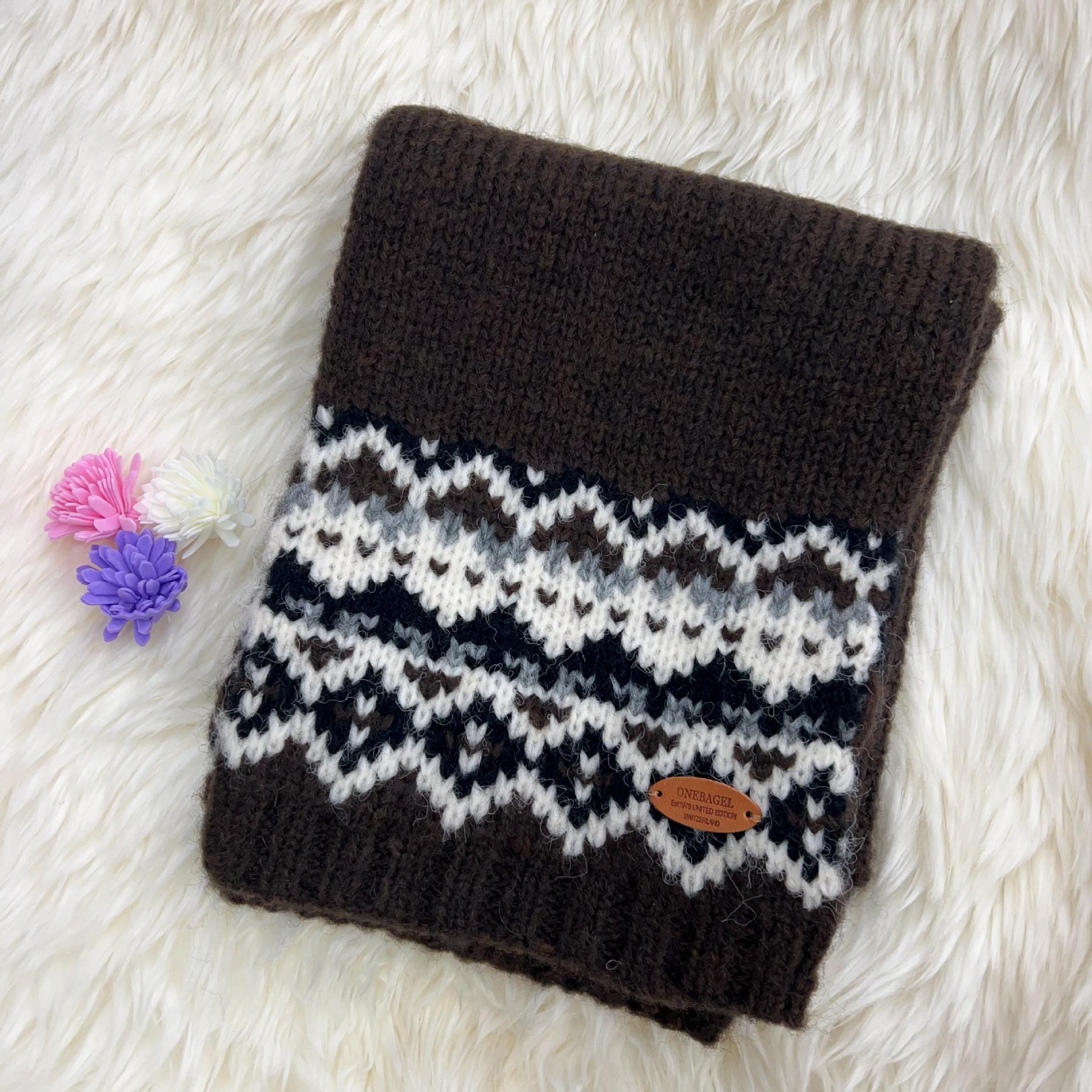 

2024 Fair Isle Green Knit Scarf: Winter Korean Style, Christmas Atmosphere, Thick & Warm Neck Warmer for Men & Women