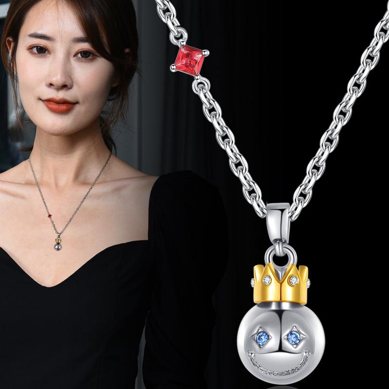 Fashionforward Face Smiley Crown Necklace Sleek Geometry Design Perfect For Unisex Casual Wear