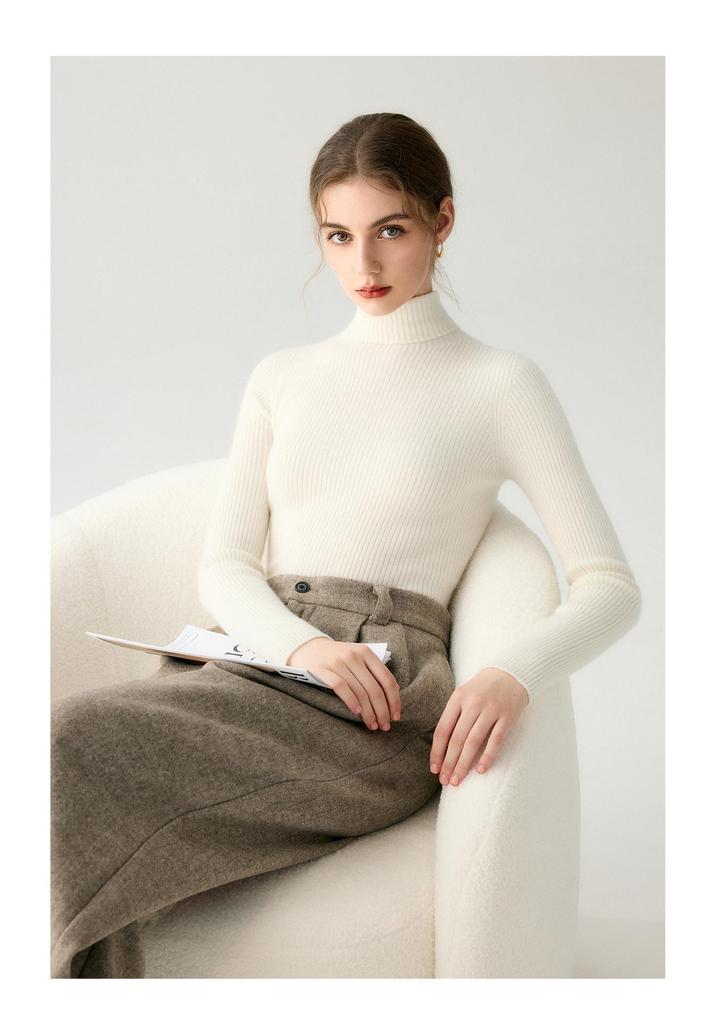 Women's Slim-Fit High-Neck Cashmere Sweater: Seamless, Solid Color, Figure-Flattering Knit.