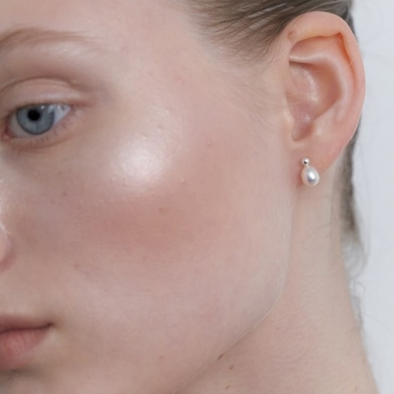 

LOVE ME MONSTER [Silver] Tini Pearl Drop Earrings (L251MER040) SILVER