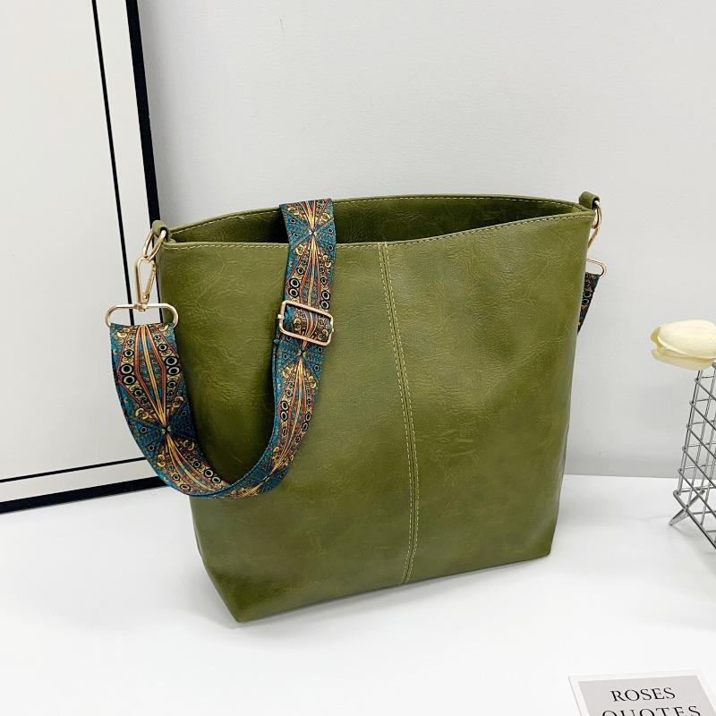 Large-capacity Bag Women's Spring and Summer New Retro Broadband Shoulder Messenger Bag Premium Texture Commuter Bucket Bag