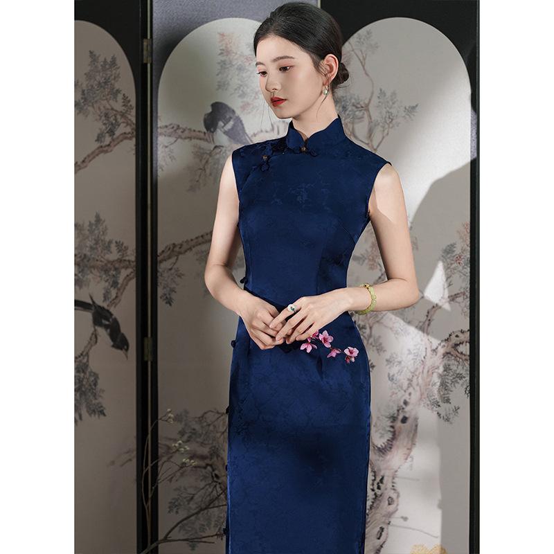 "Blue Dyeing" Blue sleeveless cheongsam ancient method full open placket and floor-moving long young girl high sense daily can