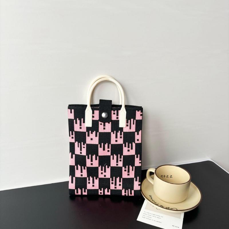 New large-capacity knitted bag, mobile phone bag, niche shoulder messenger bag, high-end, cartoon fashion handbag.