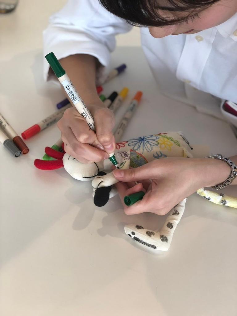 Dukdocka Val M 23 x 11 x 6 cm Meddelande Färgat Papper Gåva Present Konstverkstad Present Krya på dig-present Firande