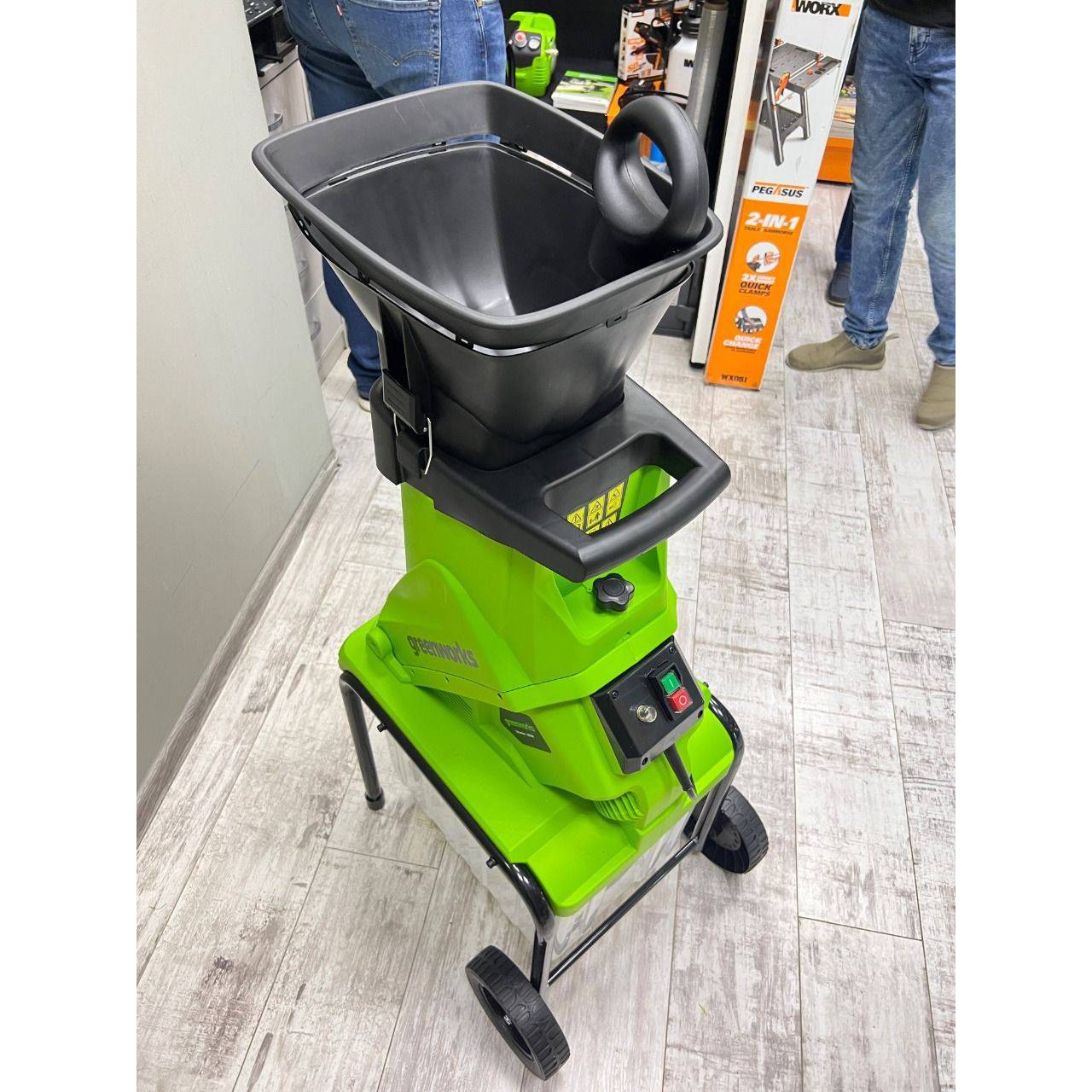 

Садовый измельчитель Greenworks Gacsb