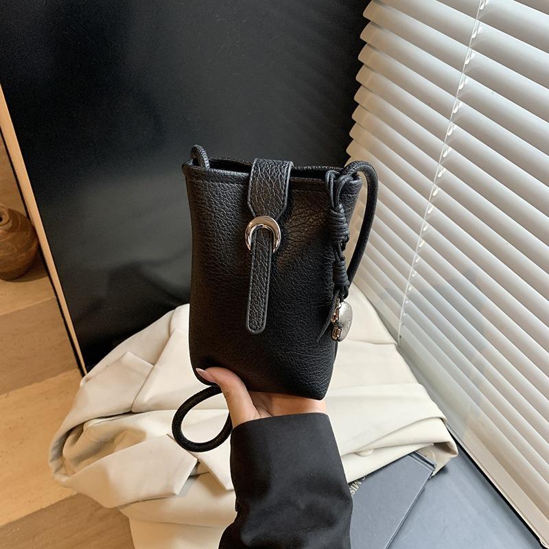 Simple retro mobile phone bucket bag new fashionable summer texture shoulder bag casual versatile messenger bag
