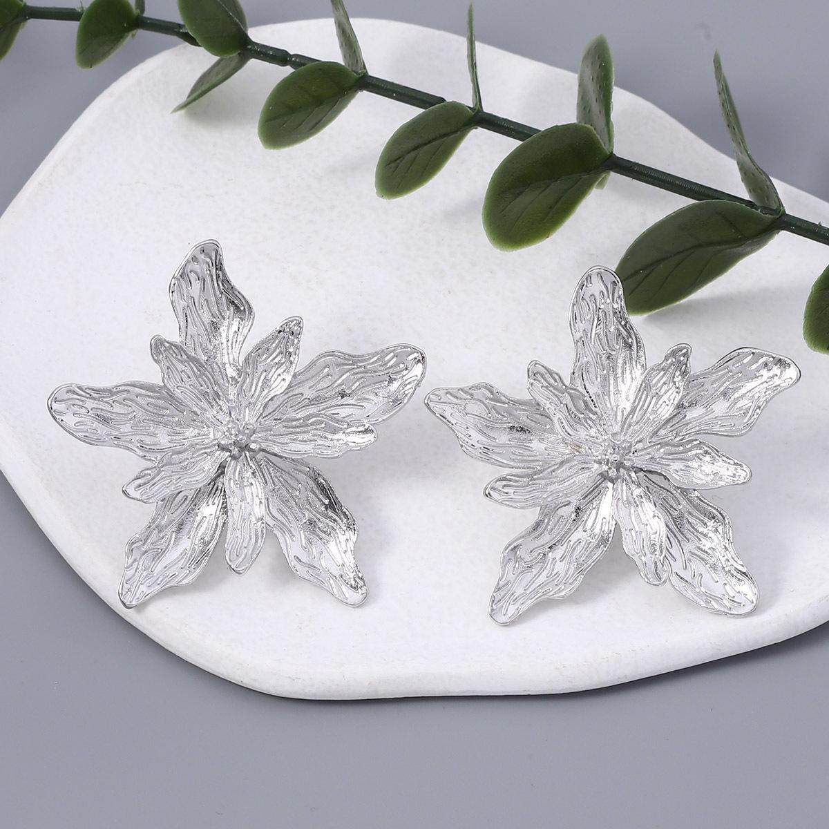 

Креативный дизайн, трехмерные многослойные серьги-цветы из металла, простые и универсальные, стильные и модные серьги-пусеты из сплава