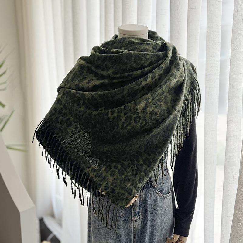 Leopard print scarf women's autumn and winter classic thickened imitation cashmere printed fringed shawl European and American versatile warm scarf