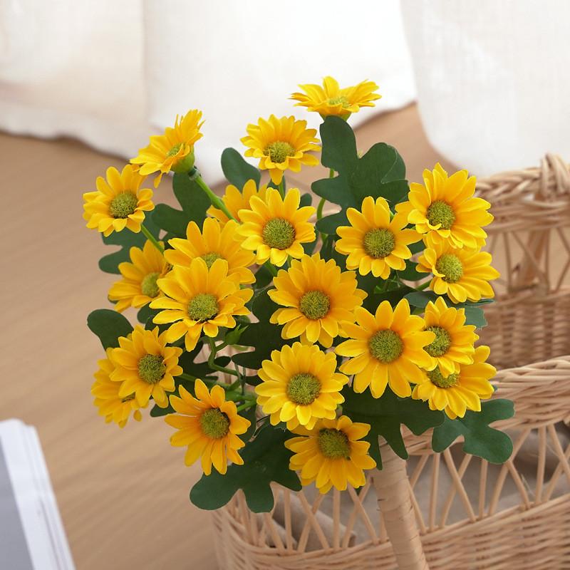 None Faux Daisy Flower Arrangement For Photography Use And Decorative Displays