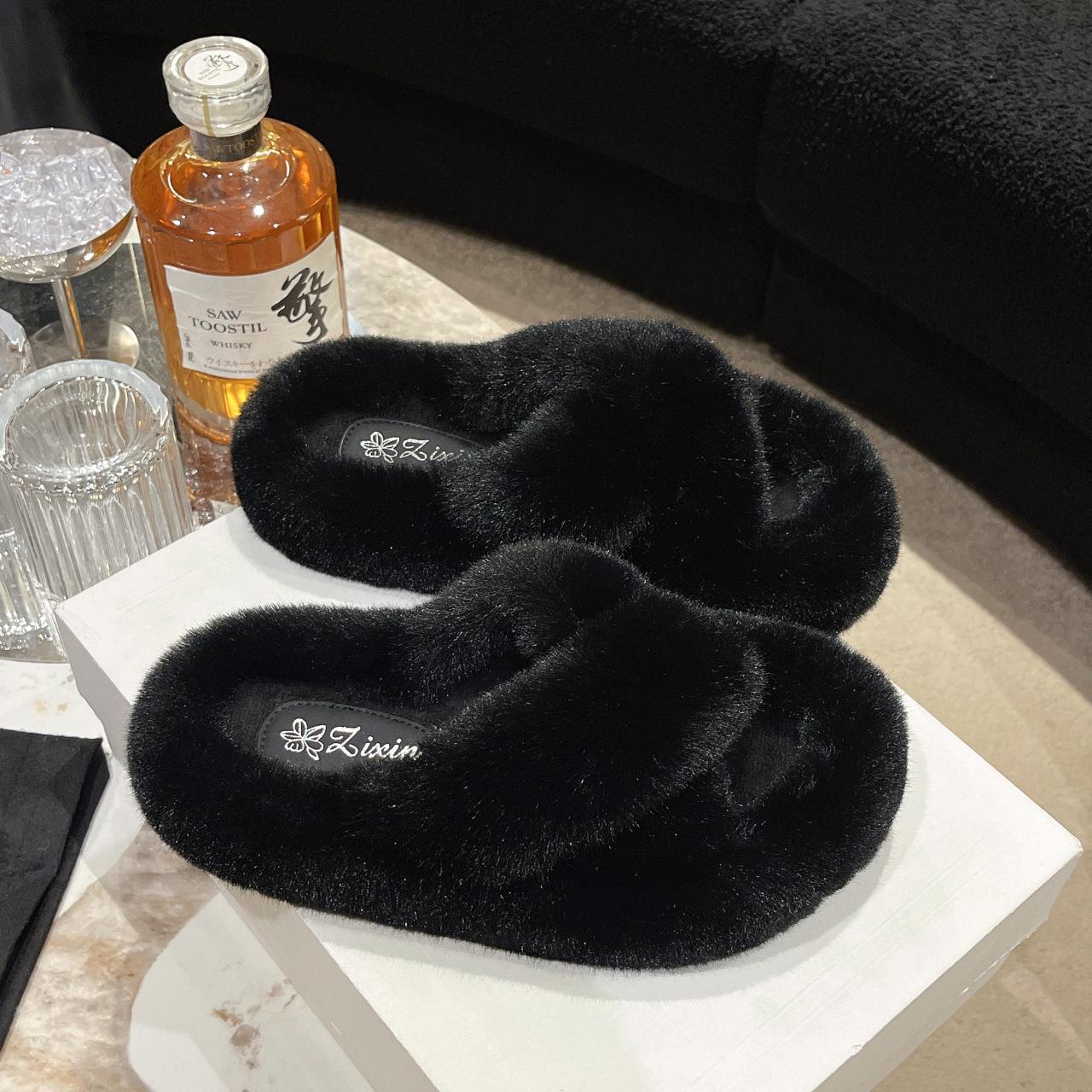 

Large size versatile women s shoes cross-haired slippers women s outer wear autumn and winter new cotton mop 42 чорний