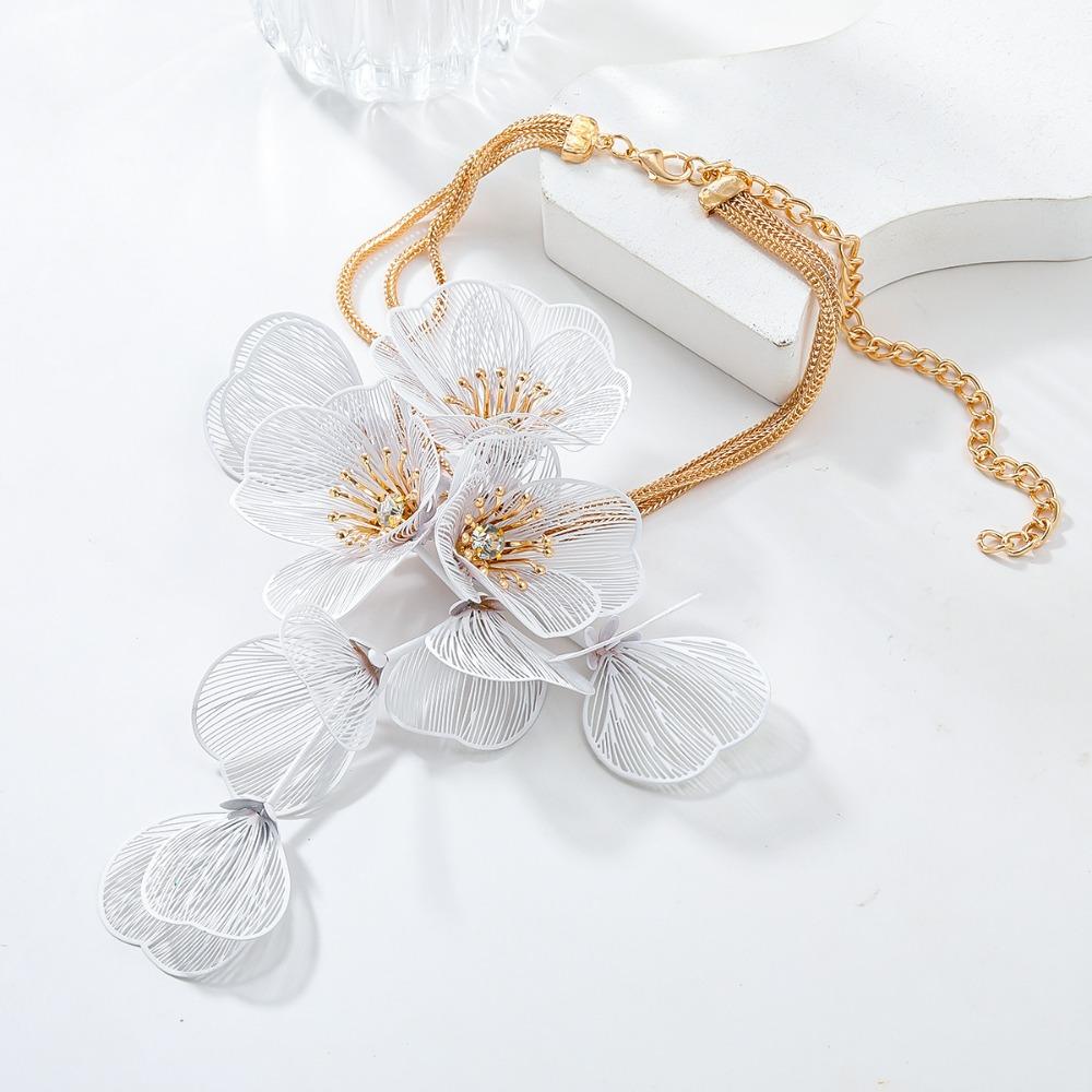 Rhinestone Cutout Flower Neck Pendant Luxury Floral Tassel Necklace  Party
