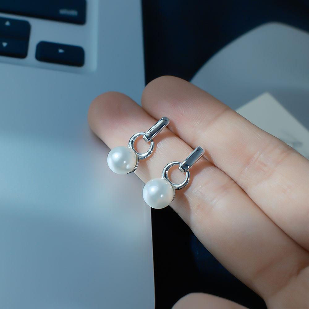 Autumn And Winter Earrings Sweet Wind Pearl Stud Earrings Female Elegance White Temperament Versatile Star Nana With Earrings