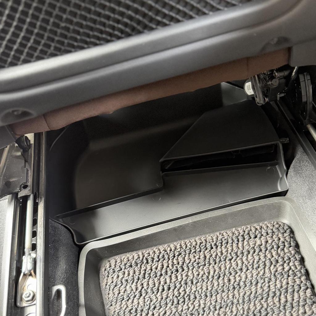 Volvo XC60/XC90 (2018-2026) Pudełko do przechowywania pod siedzeniem kierowcy