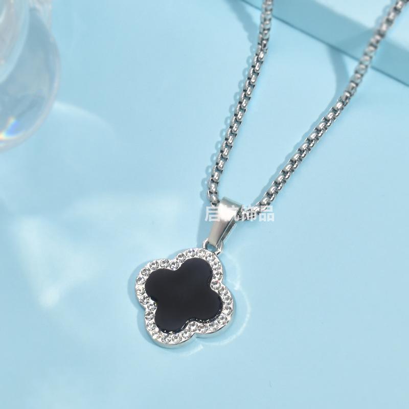Four-Leaf Clover Necklace Women'S High-Value Versatile Trend Diamond-Encrusted Pendant Autumn And Winter Sweater Chain