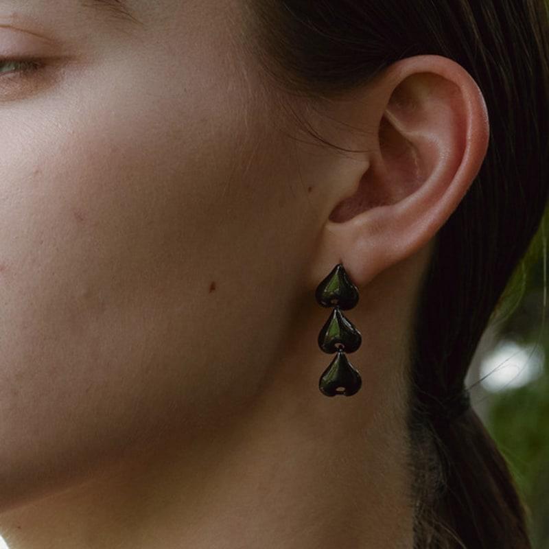 

YUSOWA BLOOM DROP EARRING (BLACK) BLACK