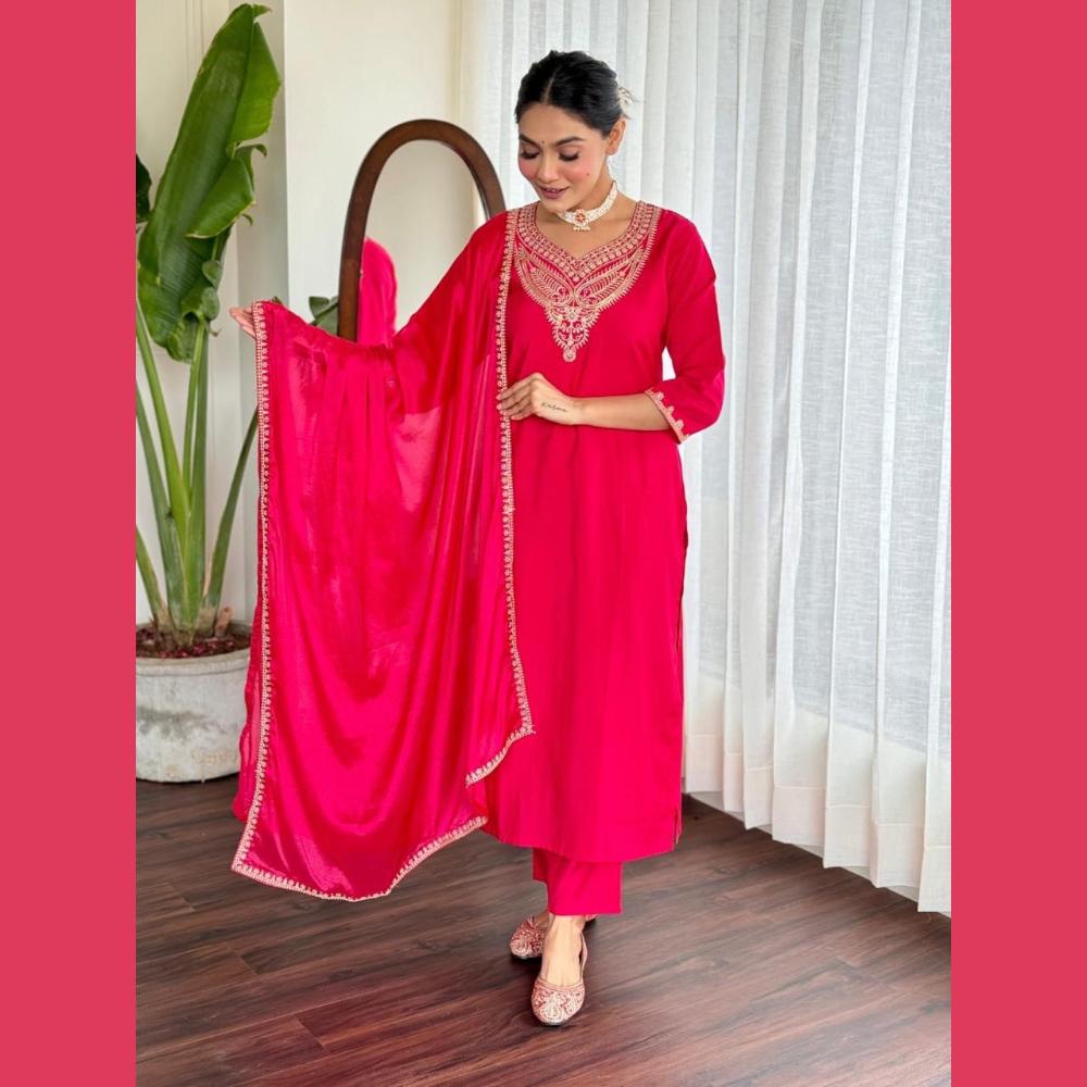 Wunderschönes rotes Seidenkleid