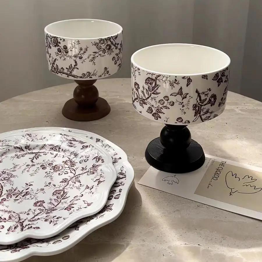 Neuer kreativer Keramik-Snackteller im Retro-Stil mit hohen Beinen, zarter Tee-, Obst- und Untertassen-Dessertschale aus französischem Holz, hohes Weinglas