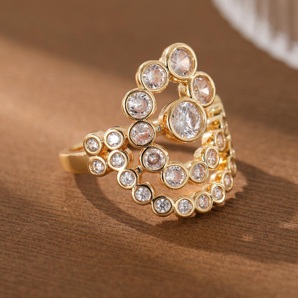Luxurious Multi-layered Bezel-set Artificial Gemstone Ring Made of Copper for Ladies' Jewelry Suitable for Banquets and Weddings
