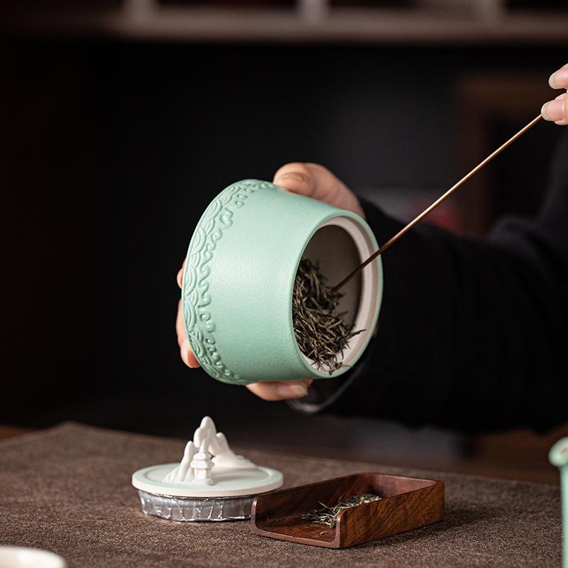 Chinese-Style Ceramic Tea Caddy: Small Mountain Viewing Sealed Jar with Moisture-Proof Packaging for Red and Green Pu'er Tea