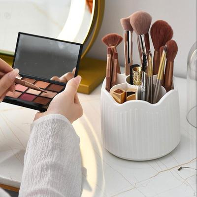 Araçlar ve Aksesuarlar – Makyaj Masası Organizatörleri