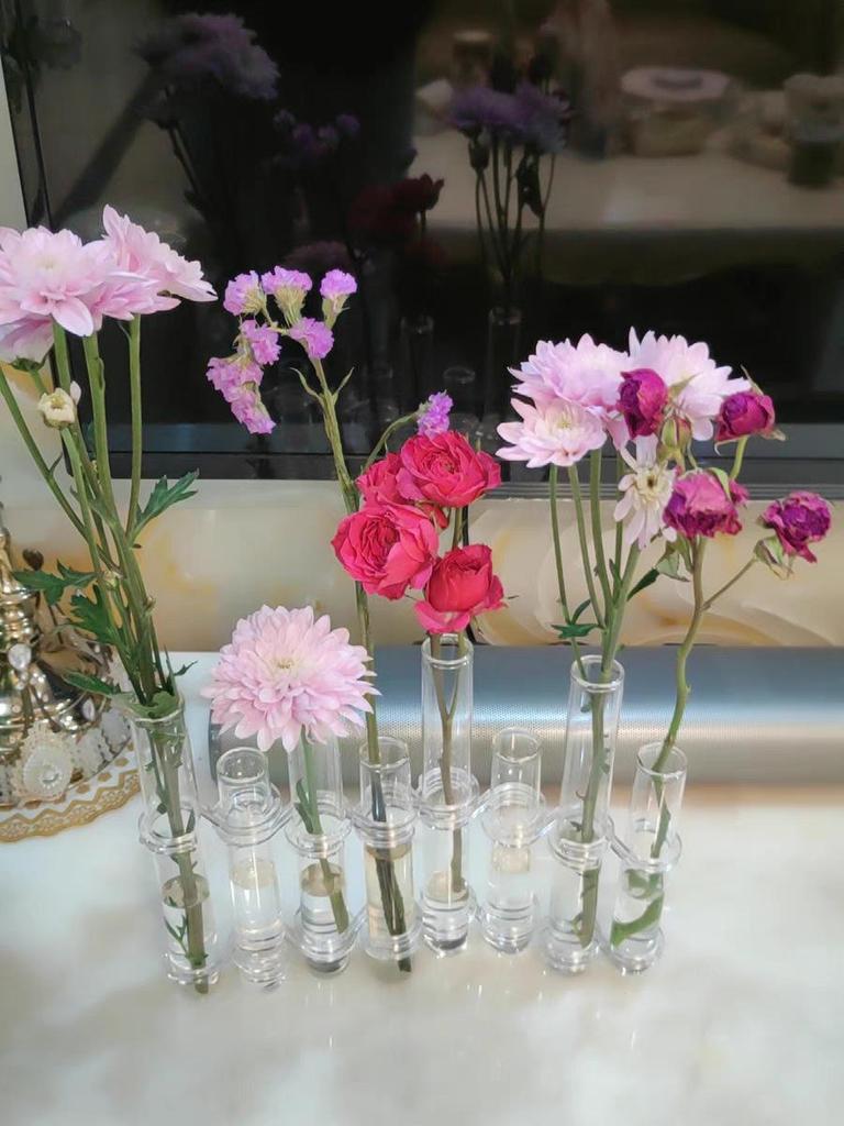 Foldable Transparent Glass Vase for Tulips - Modern Hydroponic Display and Decoration.