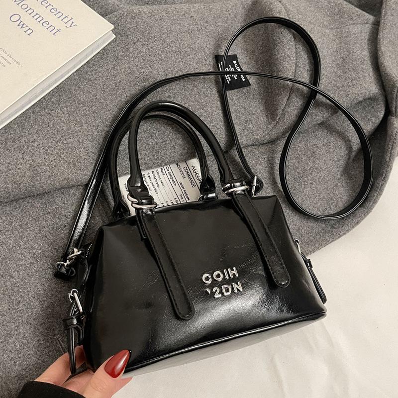 High-end foreign-style small bag women's 2025 new fashion versatile messenger bag popular portable Boston bag