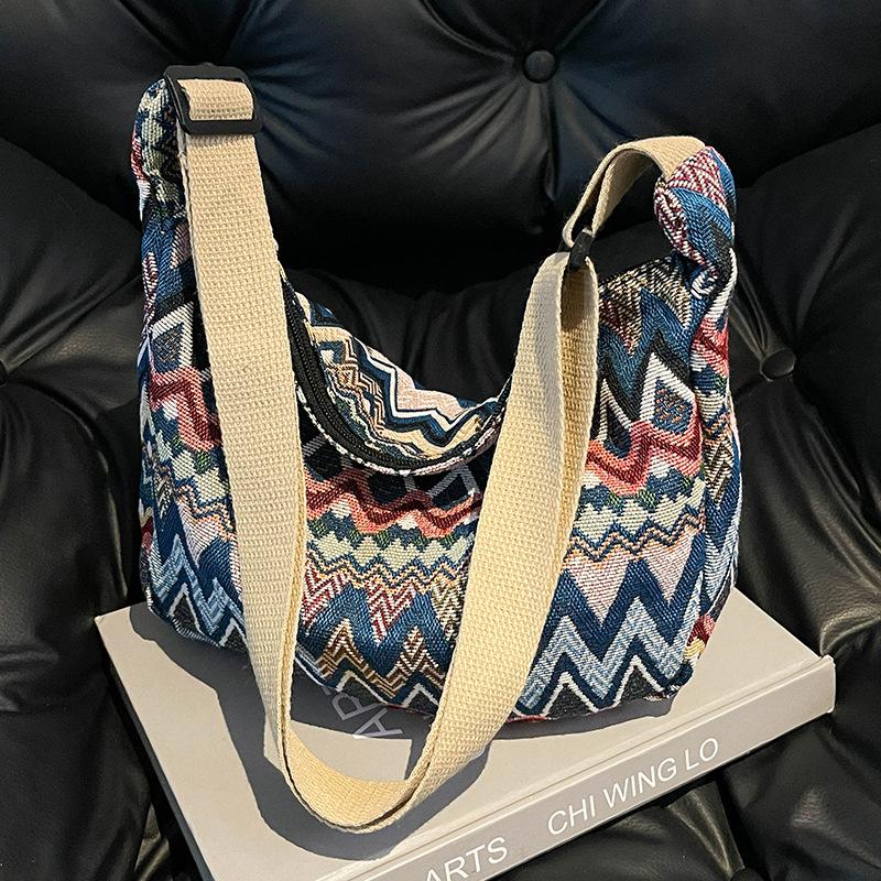 Large Capacity Ethnic Style Bag for Women New Knitted Fashion Crossbody Bag for Women Ins Handmade Single Shoulder Dumpling Bag