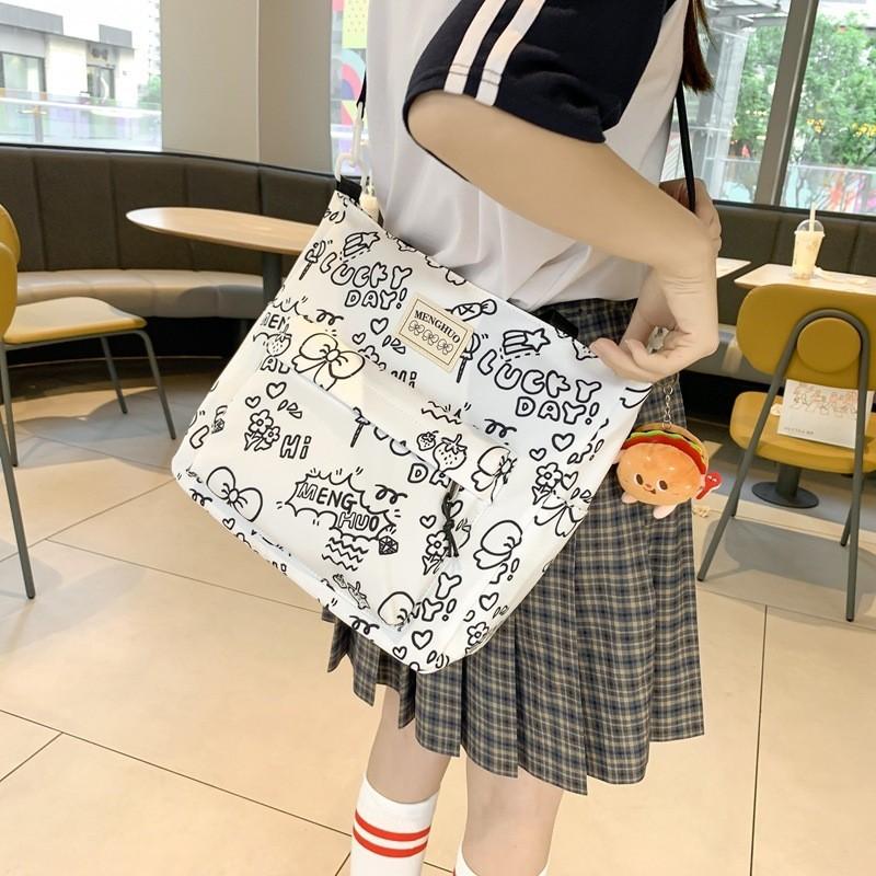 

Очаровательная черная студенческая сумка-тоут с граффити, стильный японский дизайн для повседневного использования Black Graffiti