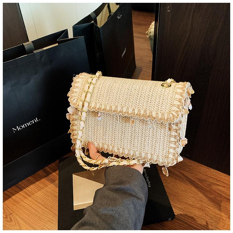 

Niche bag women s chain shoulder messenger bag new fringed seaside portable flip small square bag бежевий