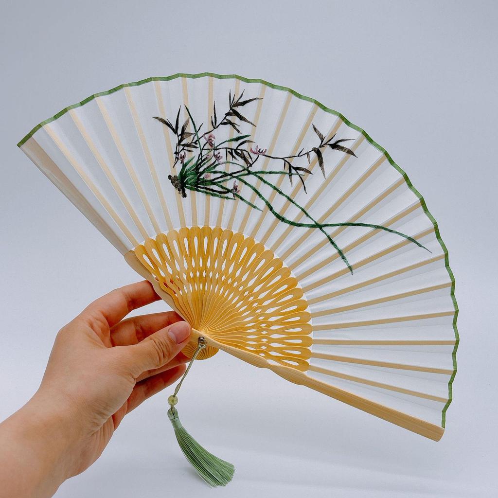Hanfu Faltfächer im antiken Stil: Neuer chinesischer Design-Tanzfächer für Damen