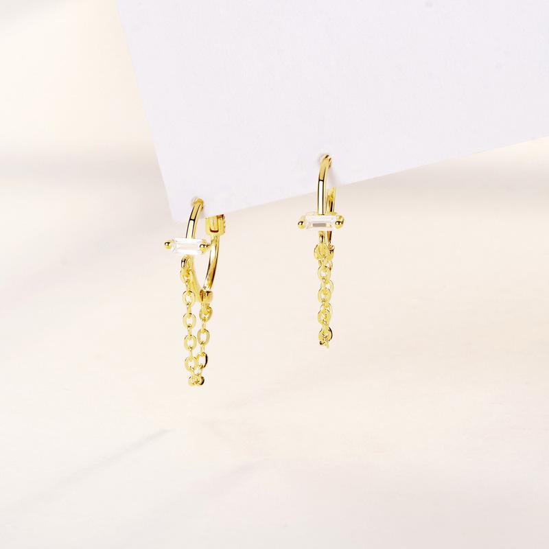 

Маленькие квадратные бриллиантовые цепочные застежки для ушей, геометрическая простота, маленькие темпераментные серьги, французские ретро-серьги-гвоздики для женщин