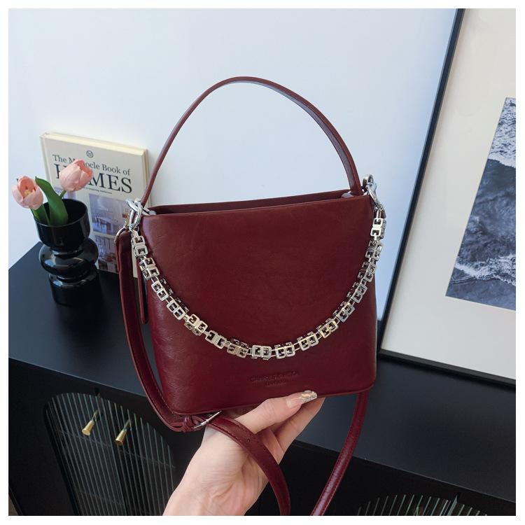 

Niche retro versatile soft leather bucket bag 2024 new chain shoulder bag high-end portable messenger bag червоний
