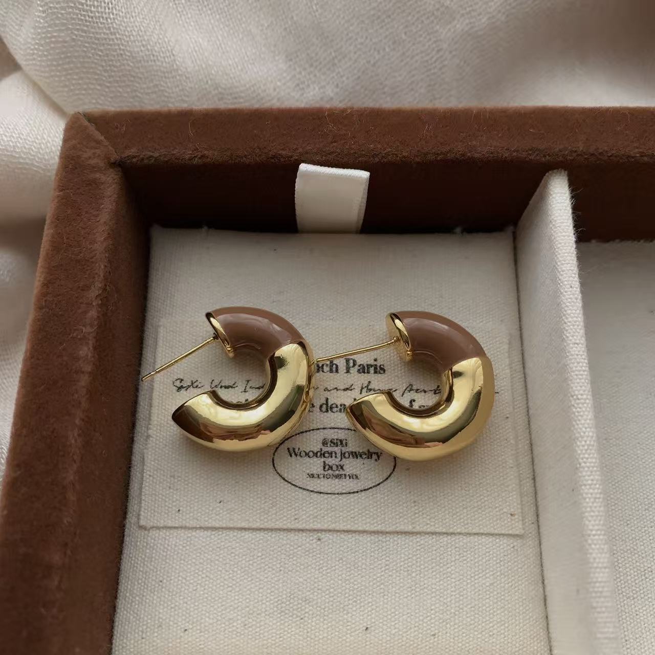 Metal Contrasting Color Semicircular Earrings Earrings Light Luxury Fashion Personality Simple Light Luxury Daily Premium Versatile Earrings