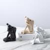 Nordische Wabi Sabi Harz Buchstütze Skulptur Kniende Figur Heimdeko Modern Minimalistisch