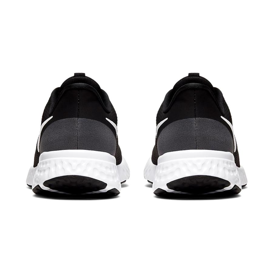 Nike Revolution 5 Svarte/Hvite Sneakers BQ3204-002