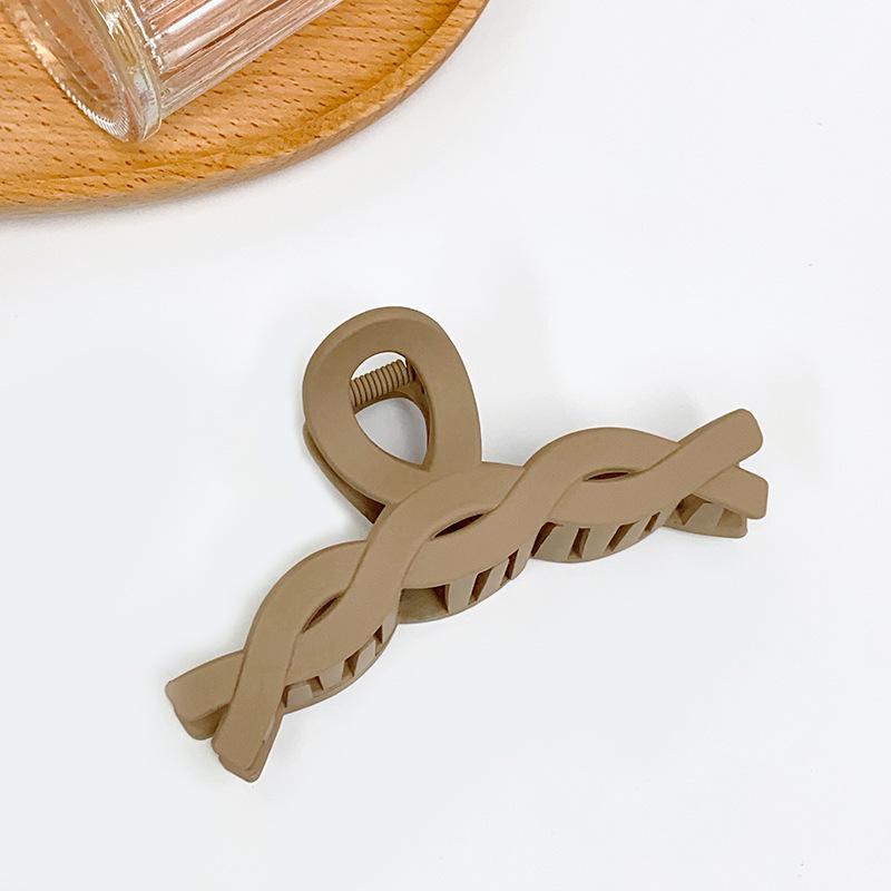 Retro Milk Coffee Series: Sweet Girl Shark Clip with Frosted Hollow Design - Fashion Hair Accessory