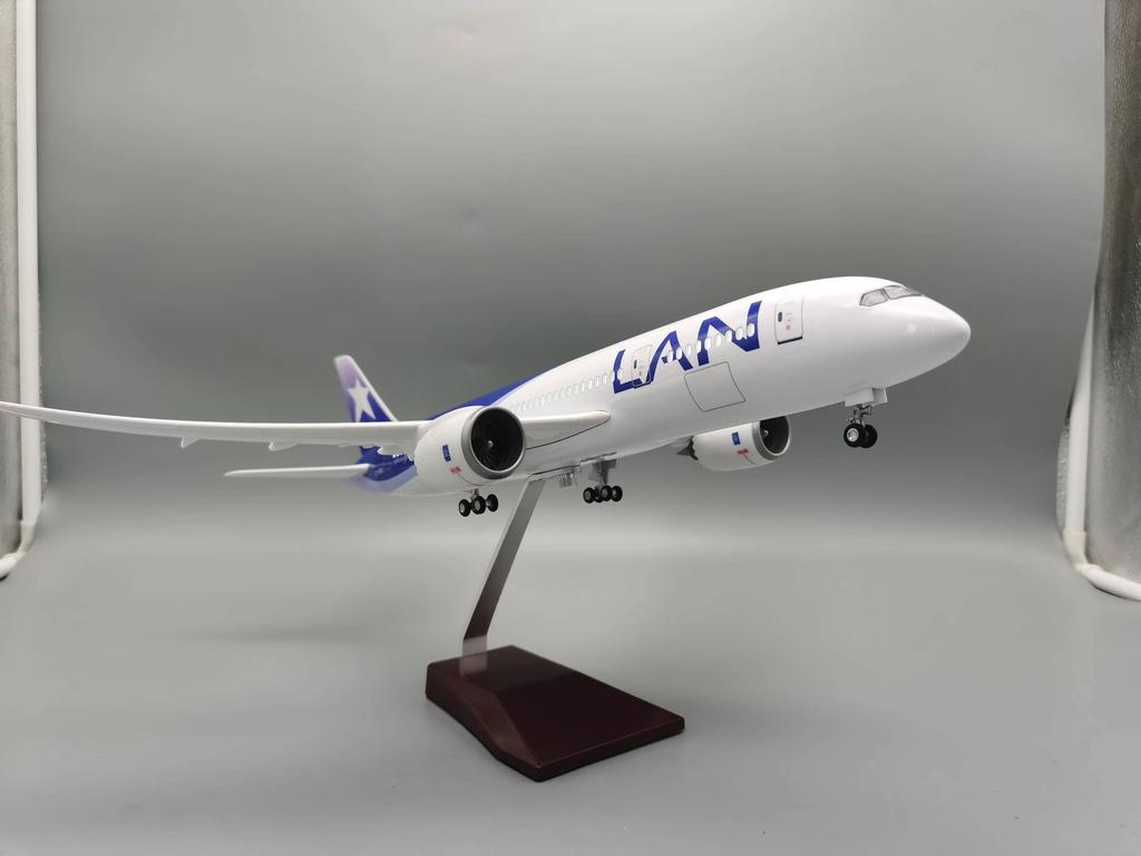 47CM B787 Chile Aircraft 787 Airlines Model w Light and Wheel Landing Gear Diecast Plastic Resin Plane Model Collected Gift By