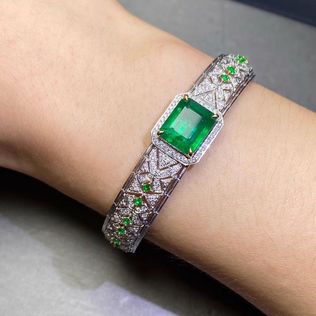 2025 Sparkling Retro Emerald Women's Bracelet Elegant Proposal Banquet 925 Silver Jewelry Accessories