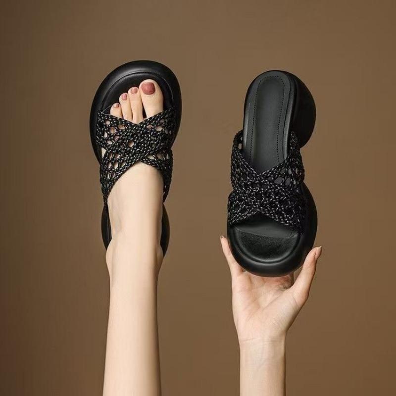 Retro woven hollow cool slippers women's summer wear new fashionable versatile breathable thick heel one-word drag